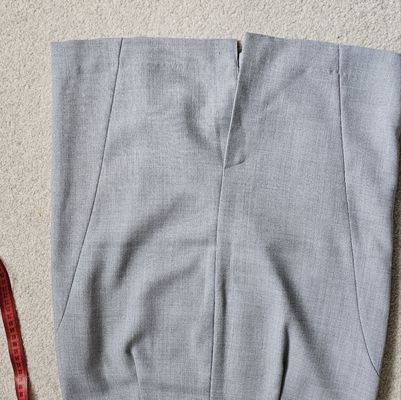 Gray Pencil Skirt | Banana Republic office wear Excellent condition - Picture 3 of 8